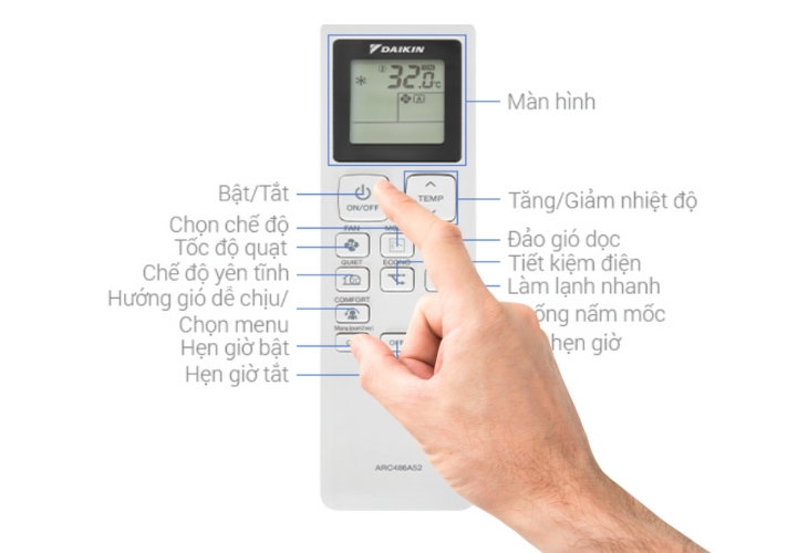 Bấm nút On/Off trên remote của Điều hòa Daikin Inverter 9200 BTU ATKB25YVMV