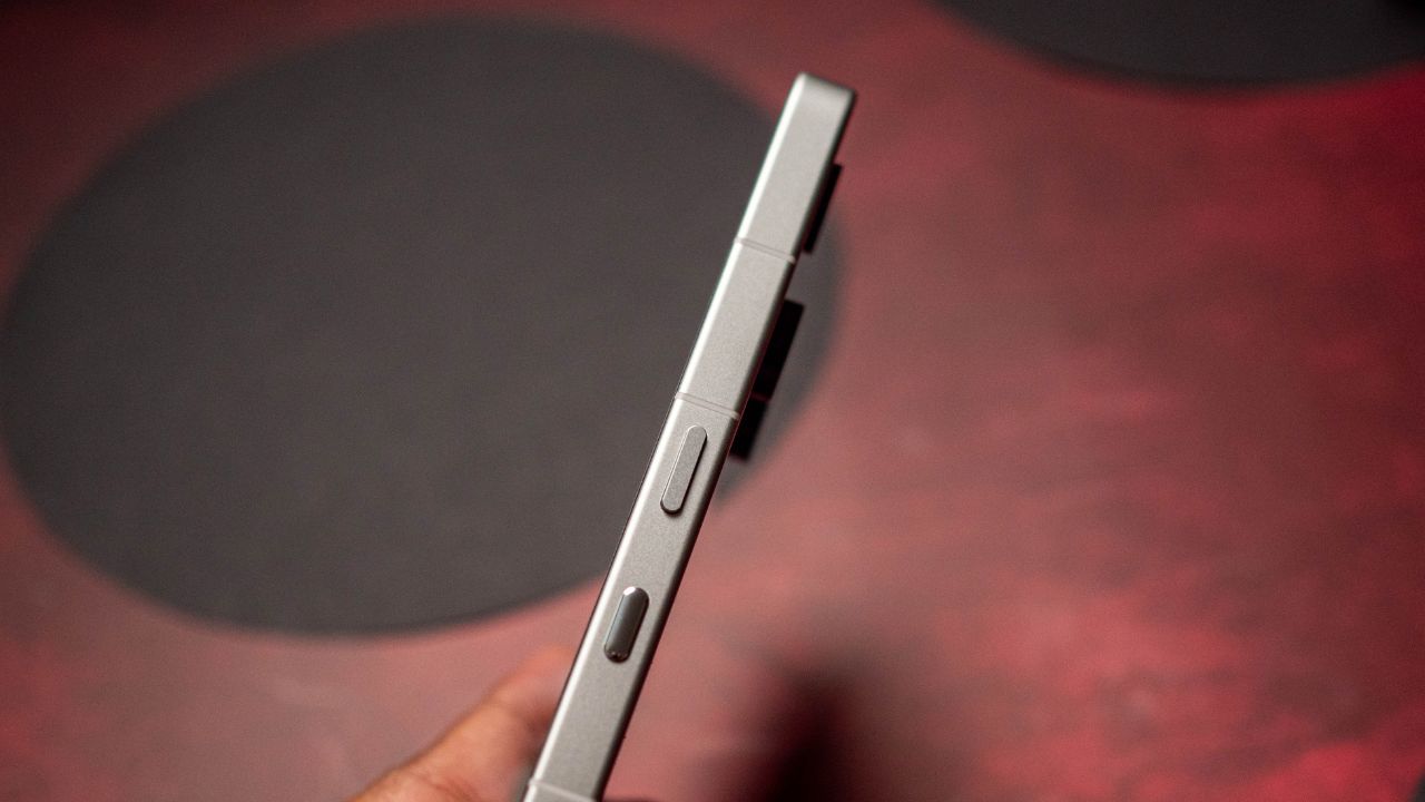 Trên Tay Nothing Phone 3: Thiết Kế Độc Đáo, Snapdragon 8S Gen 4, Camera 50 Mp Chụp Đẹp Trên Tay Nothing Phone 3: Thiết Kế Độc Đáo, Snapdragon 8S Gen 4, Camera 50 Mp Chụp Đẹp