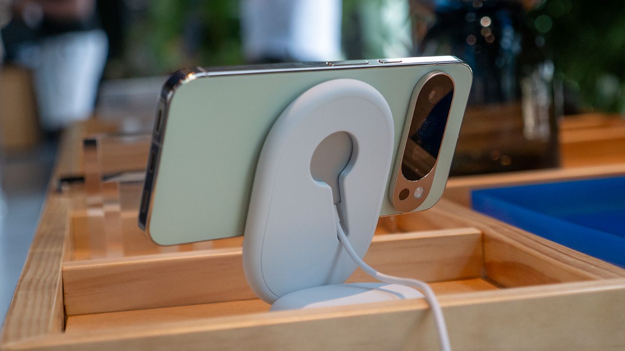 Trên Tay Google Pixel 10 Series Trên Tay Google Pixel 10 Series