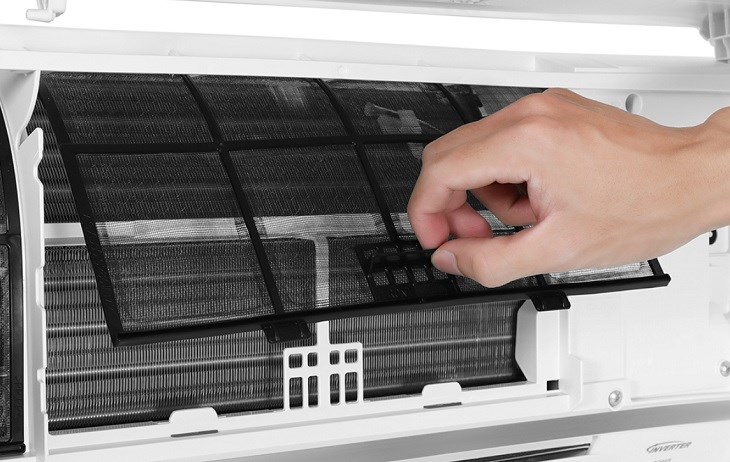 Ngắt nguồn điện, tháo lưới lọc, rửa sạch và phơi khô rồi lắp lại để khắc phục lỗi đèn vàng