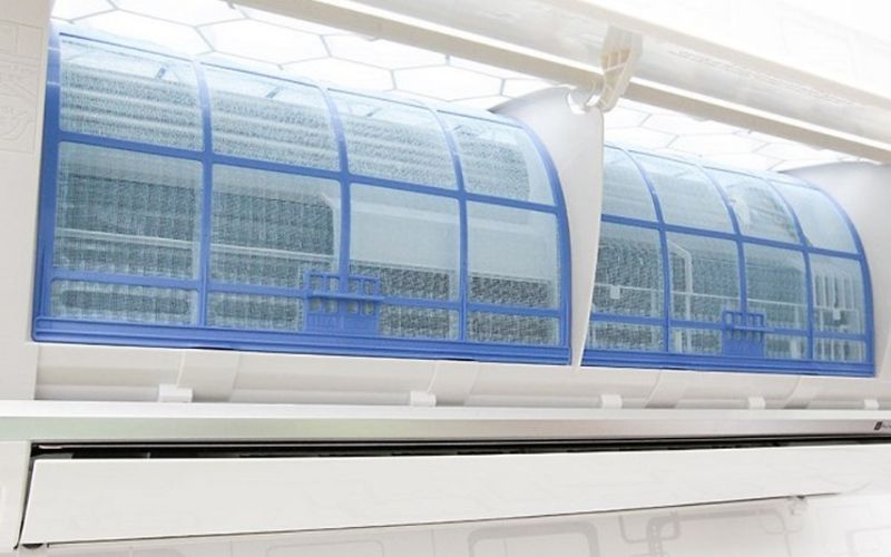 Lưới lọc bẩn hoặc quạt dàn lạnh hỏng khiến gió lưu thông kém, máy báo lỗi đèn vàng