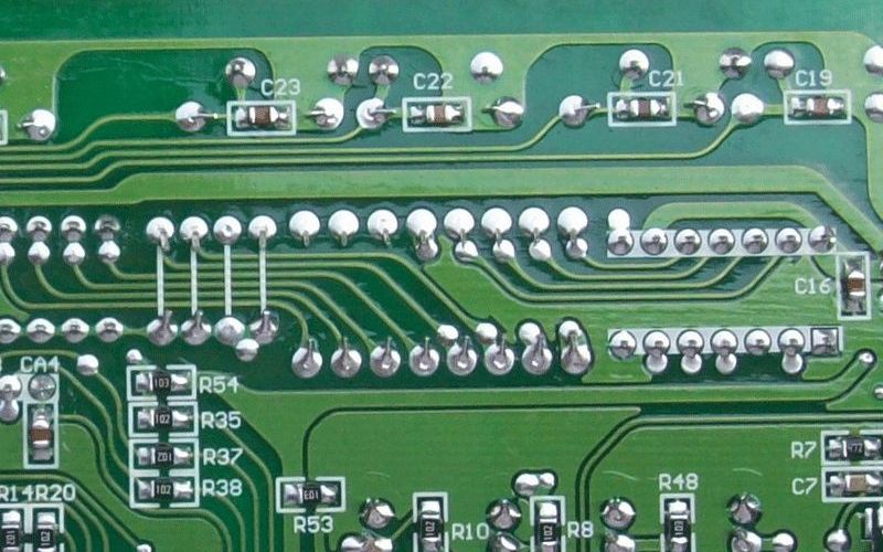 Bo mạch điều khiển lỗi hoặc hỏng linh kiện khiến máy không hoạt động bình thường, báo đèn vàng