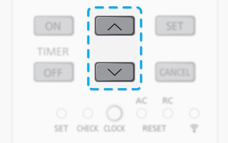 Hướng remote về dàn lạnh, giữ nút 