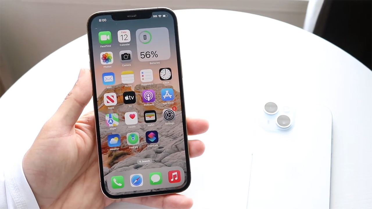 So sánh iPhone 15 và 12 Pro Max So sánh iPhone 15 và 12 Pro Max