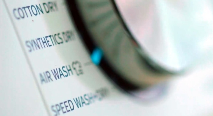 Sử dụng công nghệ Air Wash giúp giảm công sức khi muốn làm mới quần áo