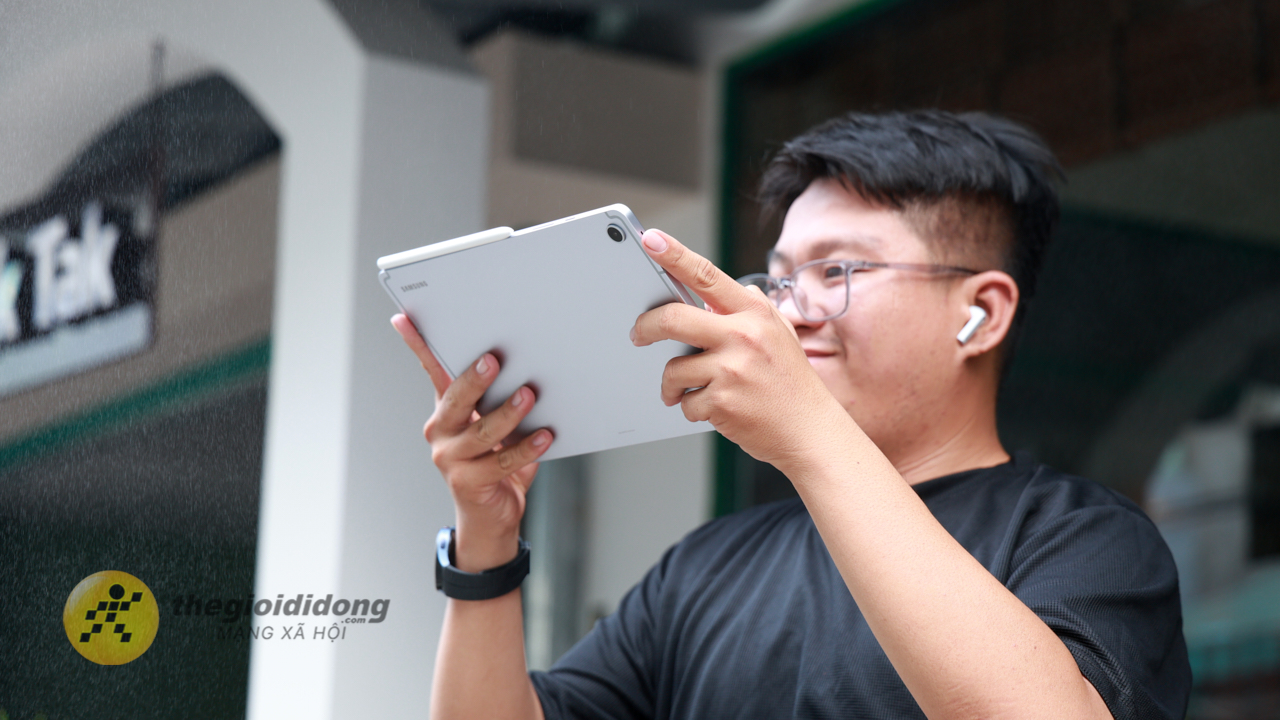 Trên Tay Samsung Galaxy Tab S10 Lite: Thiết Kế Cao Cấp, Exynos 1380 Ổn Định, Tích Hợp Sẵn S-Pen Trên Tay Samsung Galaxy Tab S10 Lite: Thiết Kế Cao Cấp, Exynos 1380 Ổn Định, Tích Hợp Sẵn S-Pen