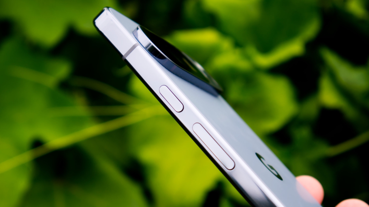 Trên Tay Google Pixel 10 Pro Xl: Thiết Kế Không Đổi, Chip Tensor G5 Chuyên Ai, Camera 50 Mp Đỉnh Cao Trên Tay Google Pixel 10 Pro Xl: Thiết Kế Không Đổi, Chip Tensor G5 Chuyên Ai, Camera 50 Mp Đỉnh Cao