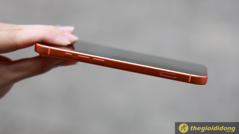 Hình thực tế thiết kế viền nhôm trên iPhone 17 Pro Max