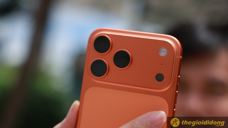 Hình ảnh thực tế thiết kế cụm camera mới của iPhone 17 Pro Max