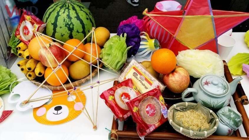 Mẫu trang trí mâm cỗ trung thu đơn giản 3