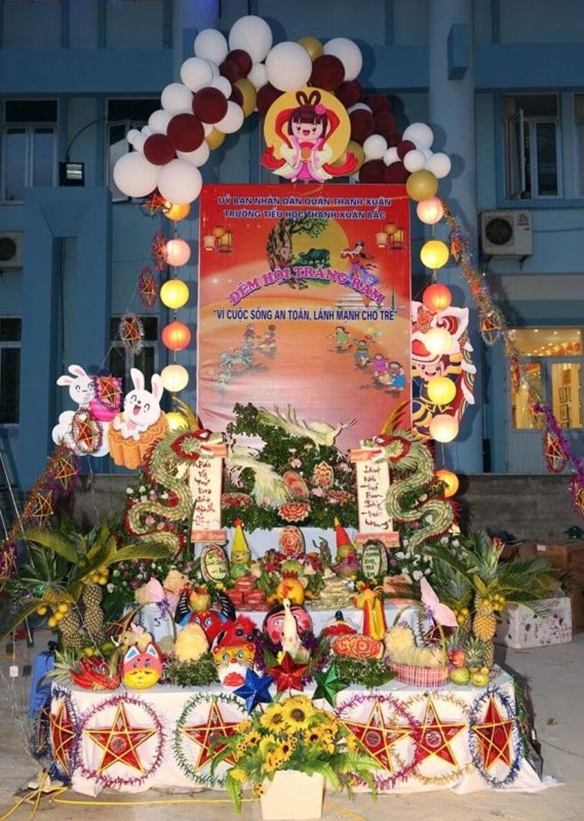 Trang trí mâm cỗ trung thu tại trường học 5