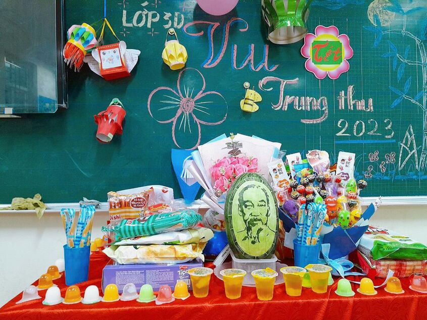 Trang trí mâm cỗ trung thu tại trường học 16