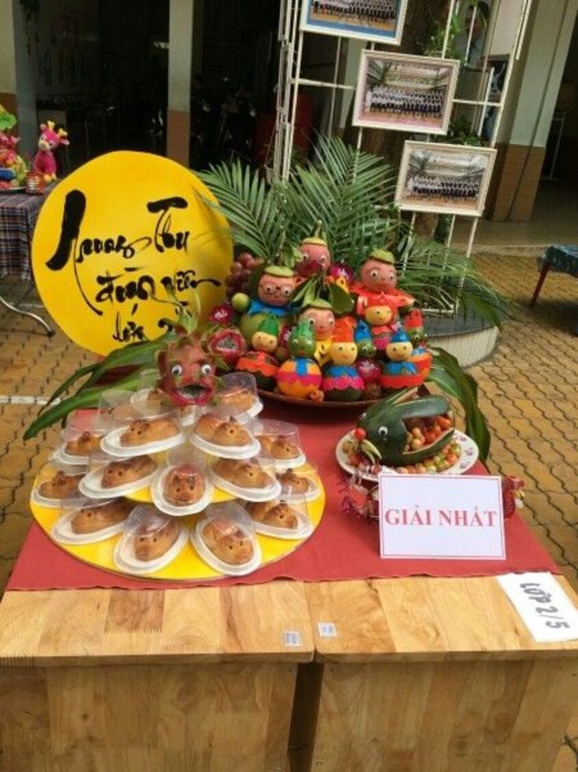 Trang trí mâm cỗ trung thu tại trường học 17