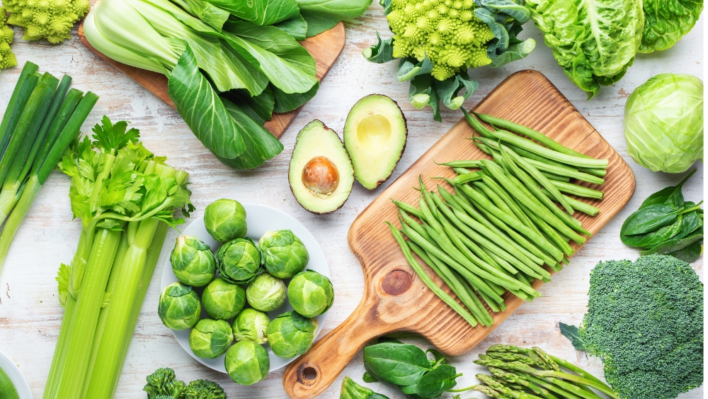 Bổ sung chất xơ từ rau xanh giúp cải thiện tình trạng táo bón ở người lớn tuổi