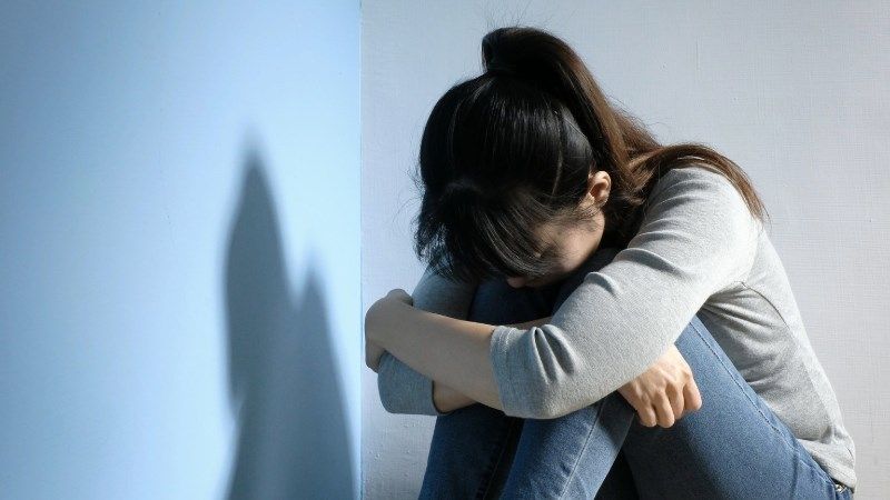 Người bệnh có các biểu hiện thu mình với xã hội nên được đến khám Người bệnh có các biểu hiện thu mình với xã hội nên được đến khám