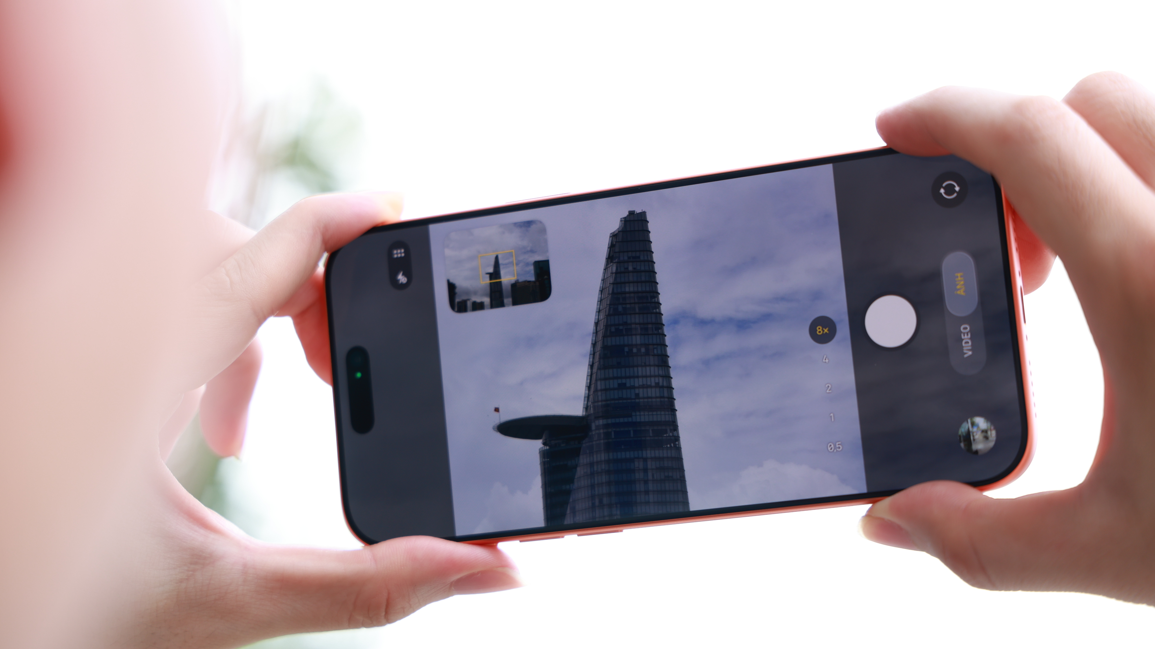 Trên tay iPhone 17 Pro Max màu Cam Vũ Trụ Trên tay iPhone 17 Pro Max màu Cam Vũ Trụ