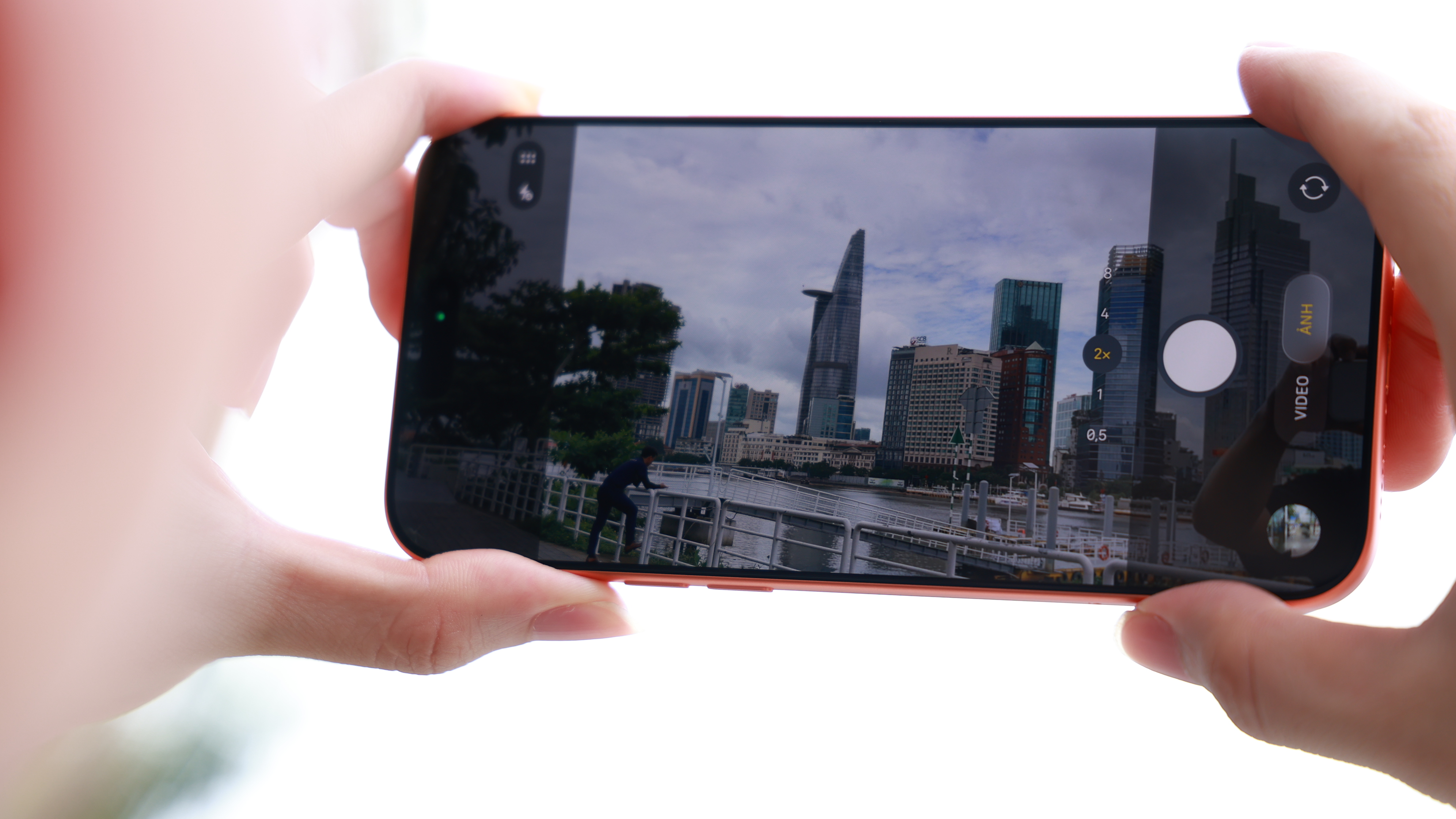 Trên tay iPhone 17 Pro Max màu Cam Vũ Trụ Trên tay iPhone 17 Pro Max màu Cam Vũ Trụ