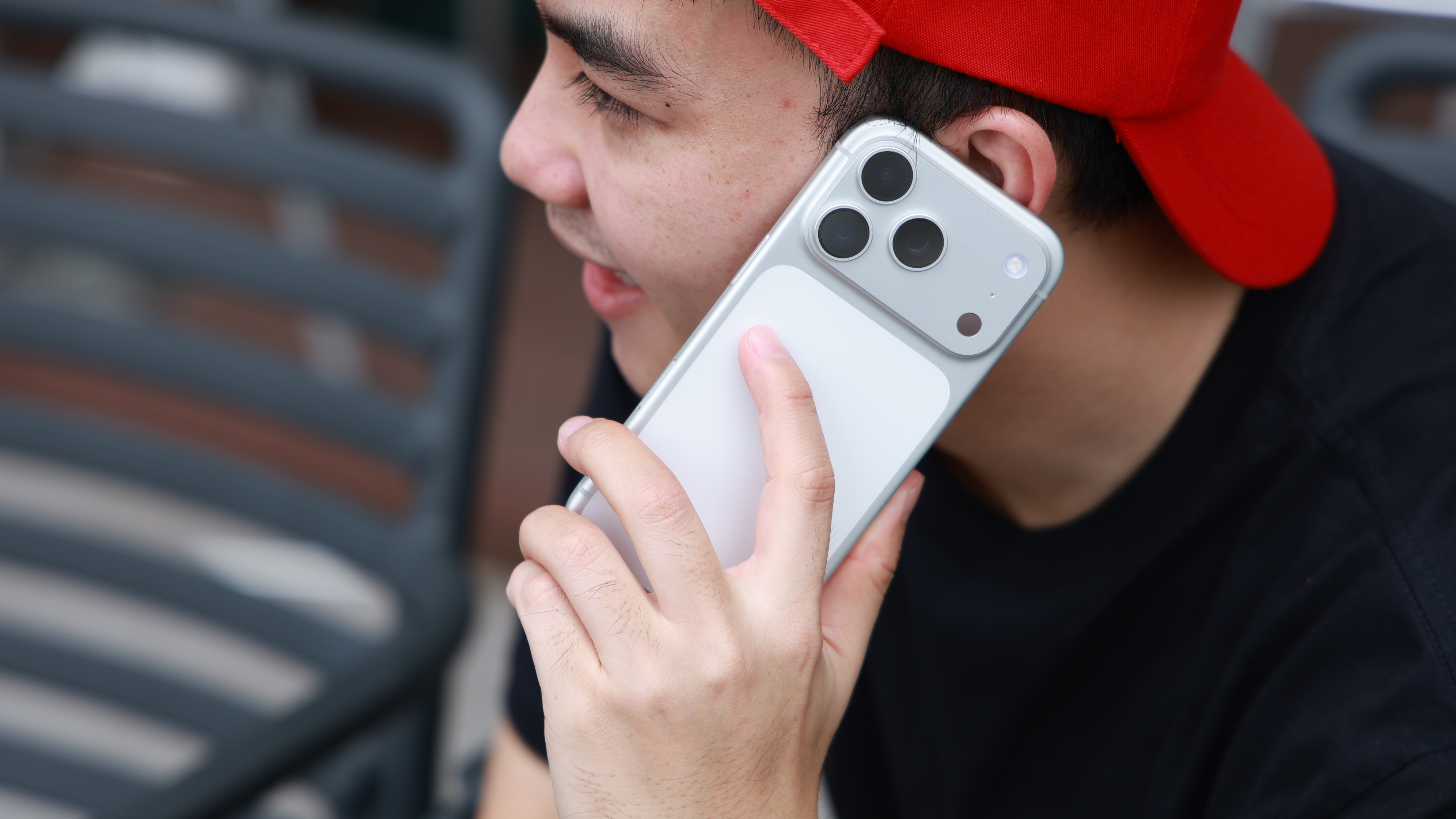 Trên tay iPhone 17 Pro màu Bạc