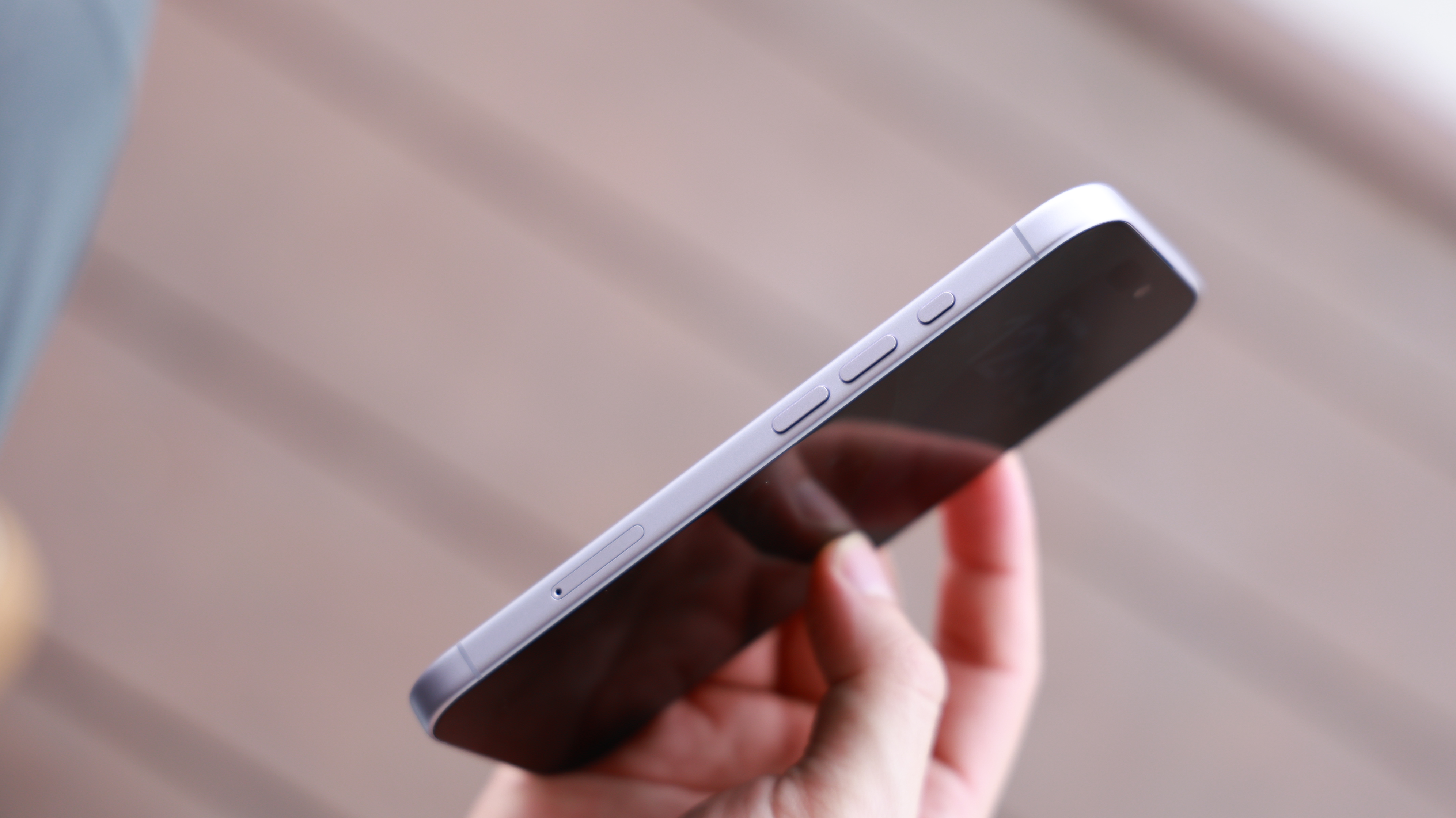 Mở hộp và trên tay iPhone 17: Cực nhiều nâng cấp mới mẻ