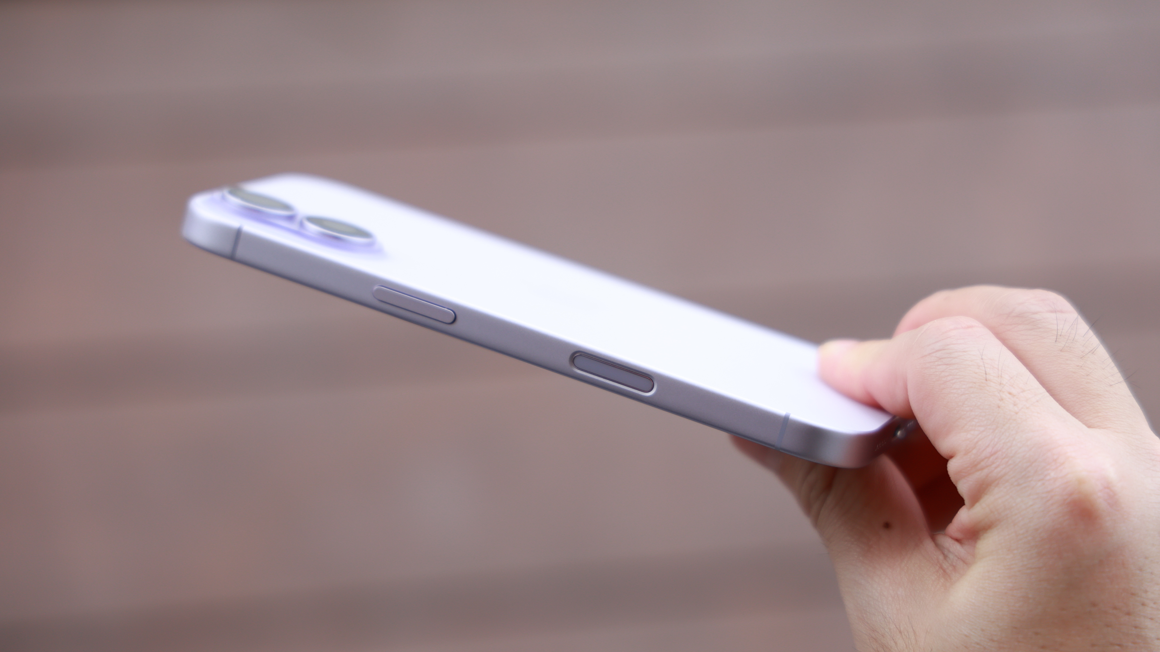 Mở hộp và trên tay iPhone 17: Cực nhiều nâng cấp mới mẻ