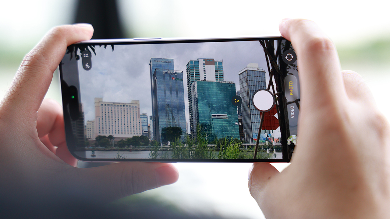 Trên tay iPhone 17