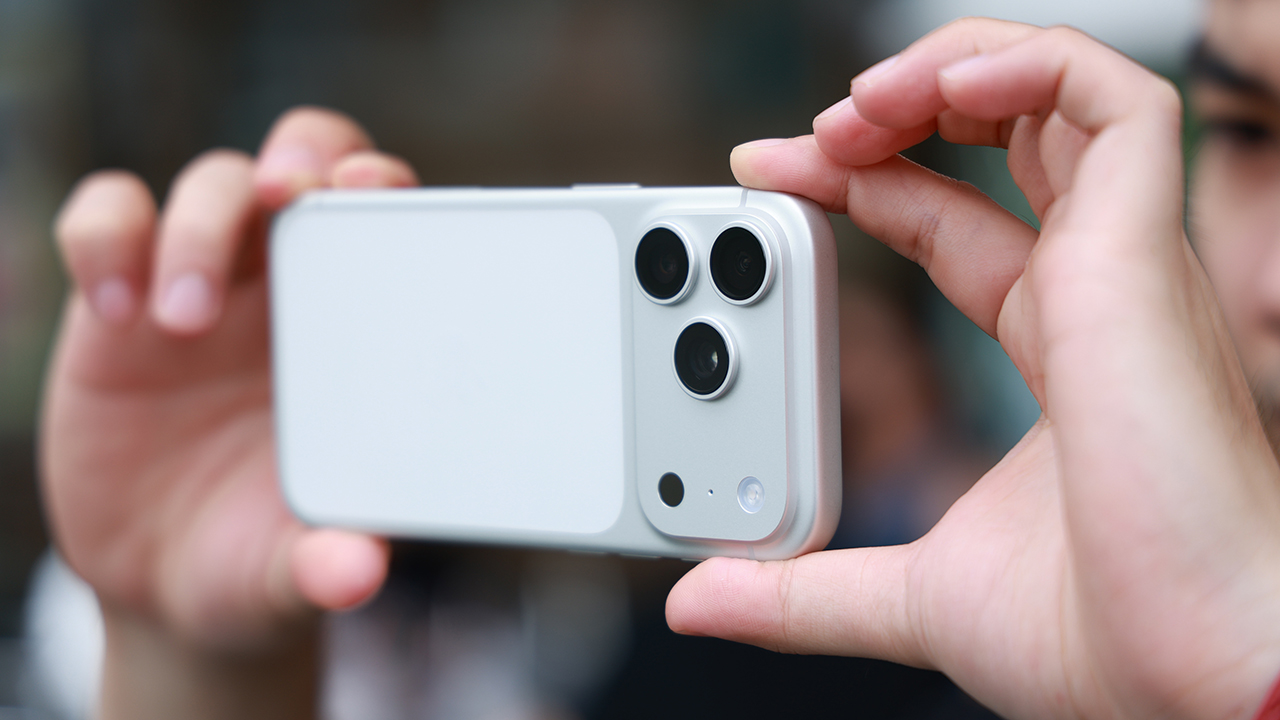 Trên tay iPhone 17 Pro