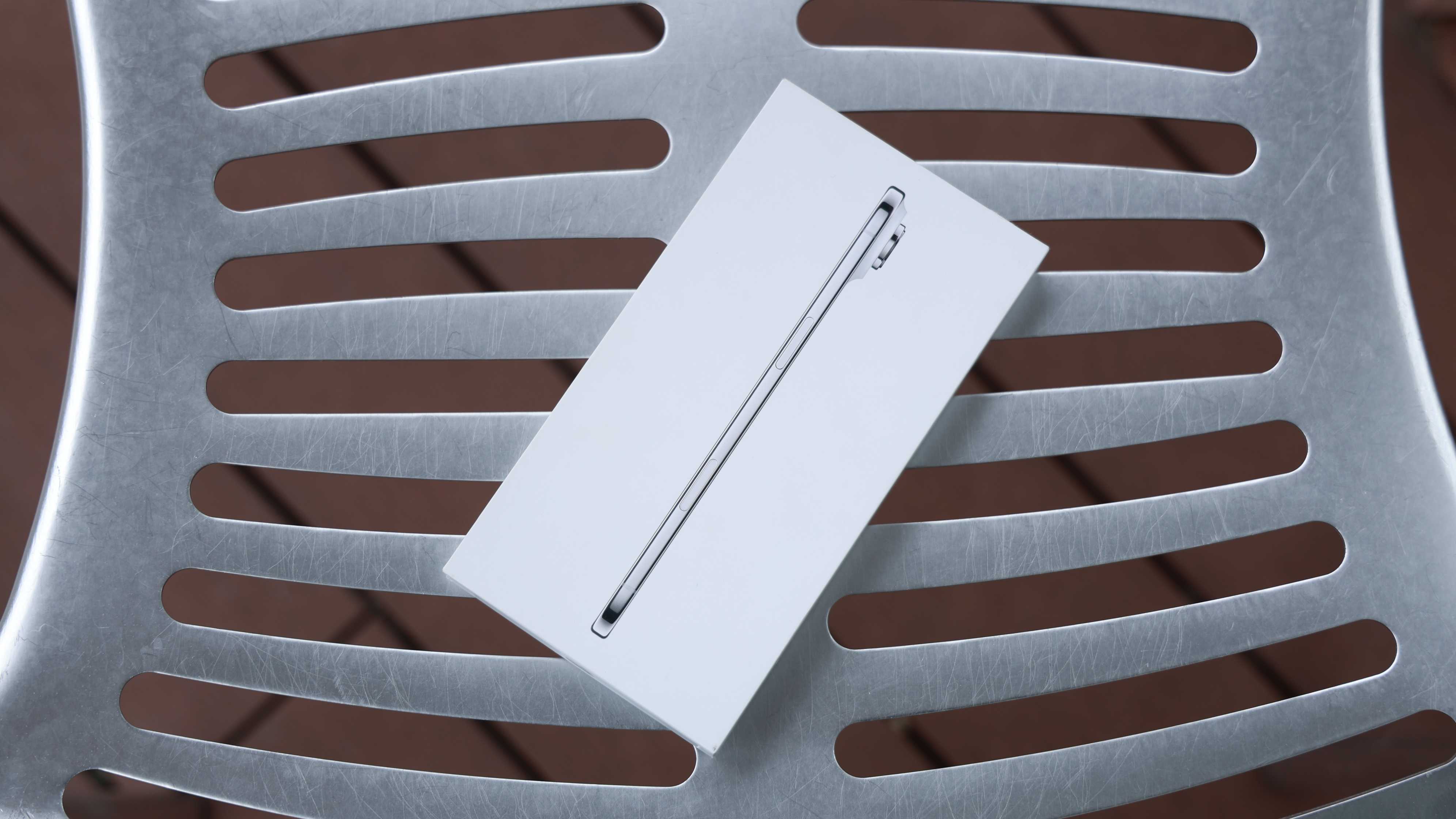 Trên tay iPhone Air: Siêu mỏng, chip Apple A19 Pro siêu mạnh