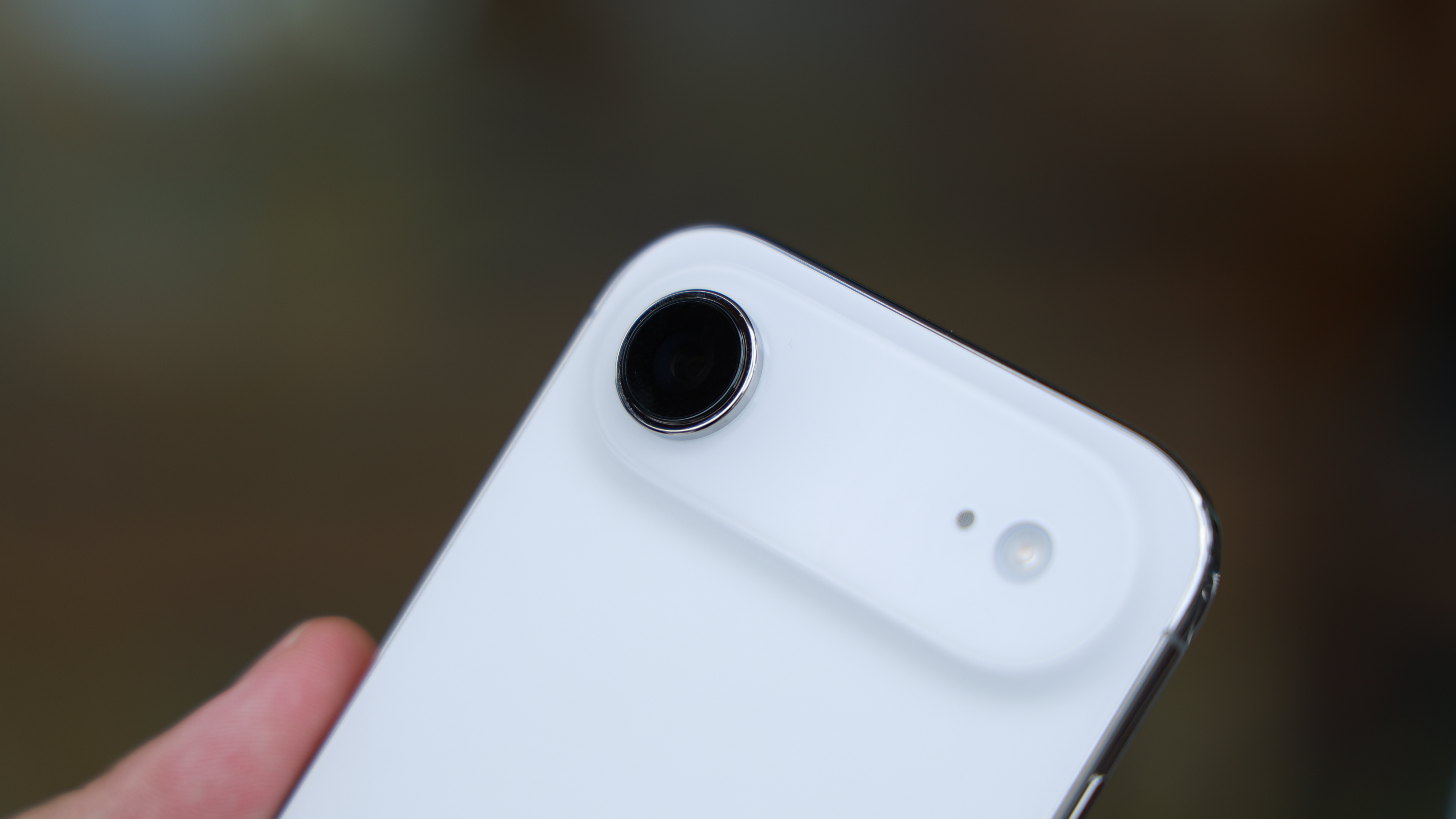 Trên tay iPhone Air: Siêu mỏng, chip Apple A19 Pro siêu mạnh