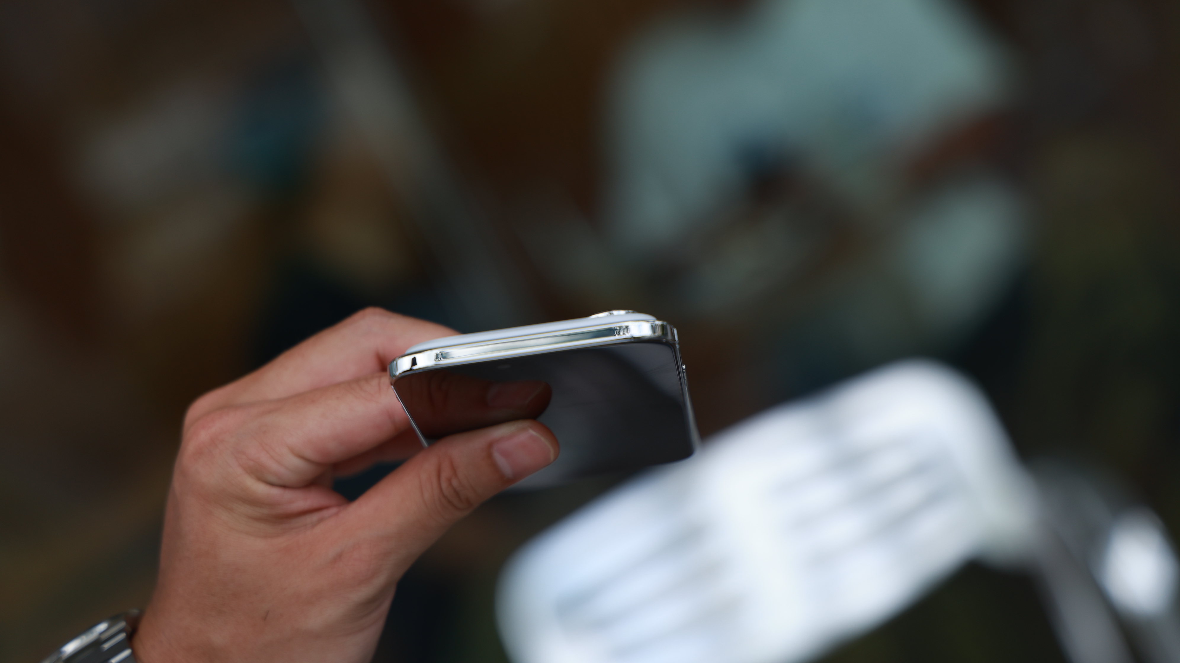 Trên tay iPhone Air: Siêu mỏng, chip Apple A19 Pro siêu mạnh