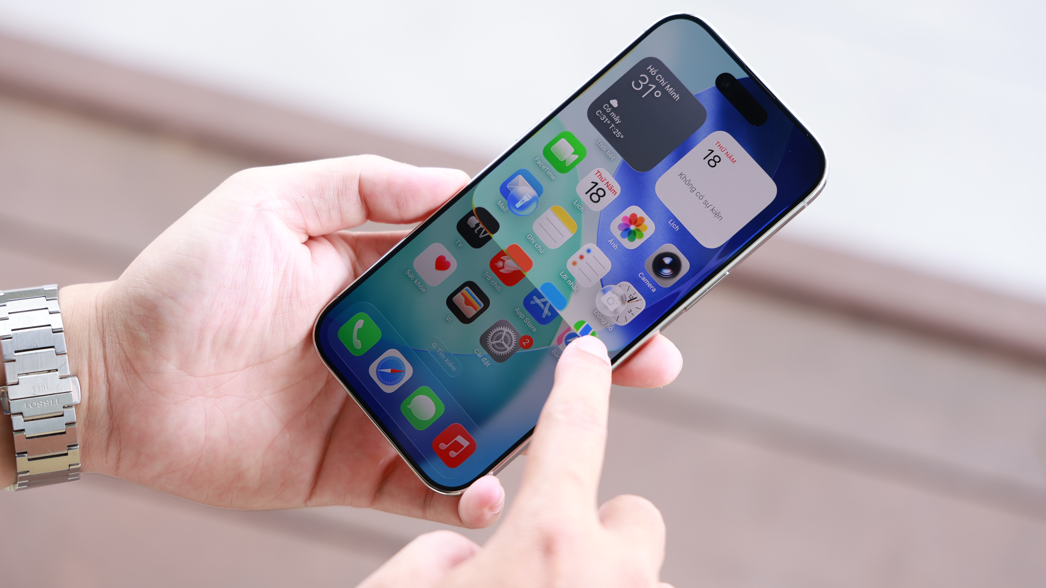 Trên tay iPhone Air: Siêu mỏng, chip Apple A19 Pro siêu mạnh