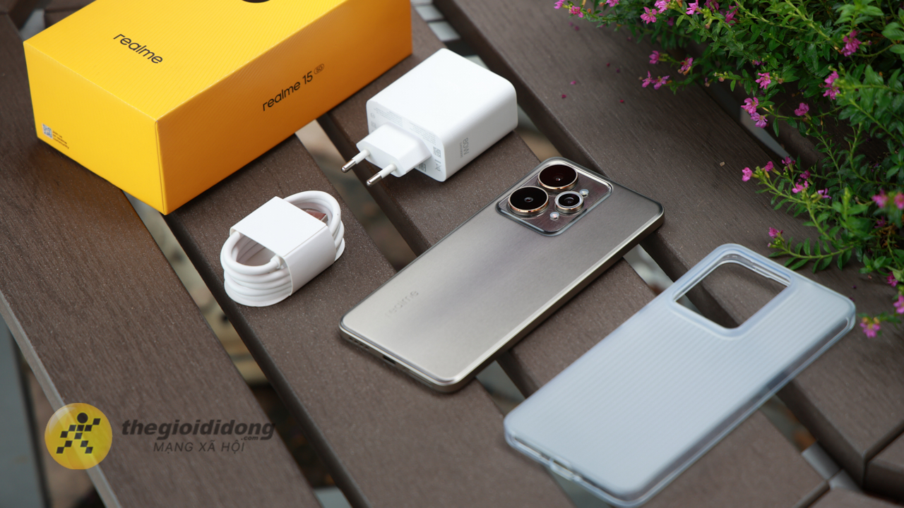 Trên tay realme 15 5G: Mỏng nhẹ, camera 50MP và chip Dimensity 7300+