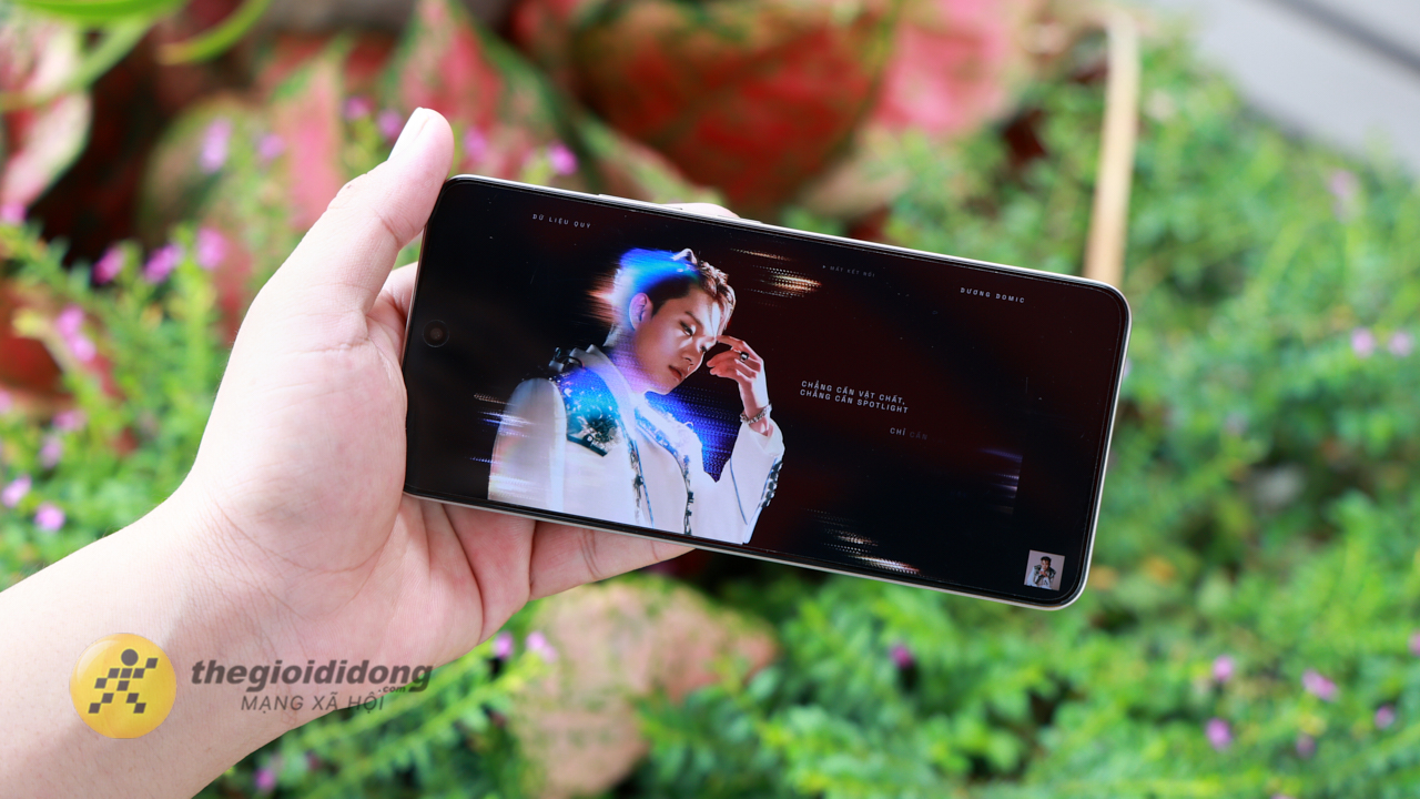 Trên tay realme 15 5G: Mỏng nhẹ, camera 50MP và chip Dimensity 7300+