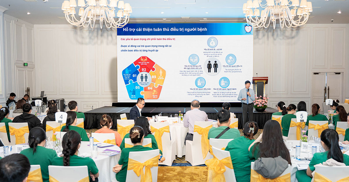 Vai trò của dược sĩ nhà thuốc: Hỗ trợ bệnh nhân tuân thủ điều trị, bảo đảm kết quả điều trị tối ưu.