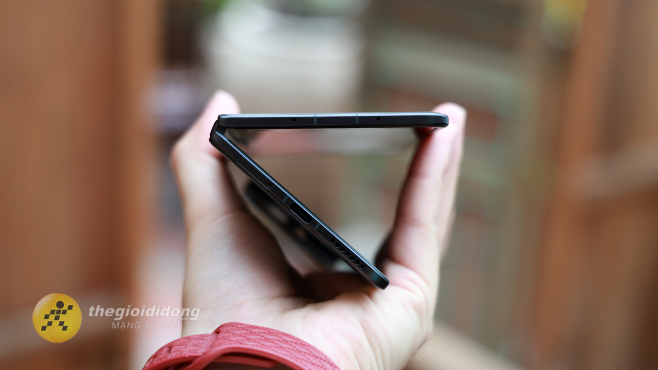 Trên Tay Honor Magic V5 Sớm Nhất Tại Việt Nam: Siêu Mỏng, Camera Ấn Tượng, Pin Lớn 5.820 Mah Trên Tay Honor Magic V5 Sớm Nhất Tại Việt Nam: Siêu Mỏng, Camera Ấn Tượng, Pin Lớn 5.820 Mah
