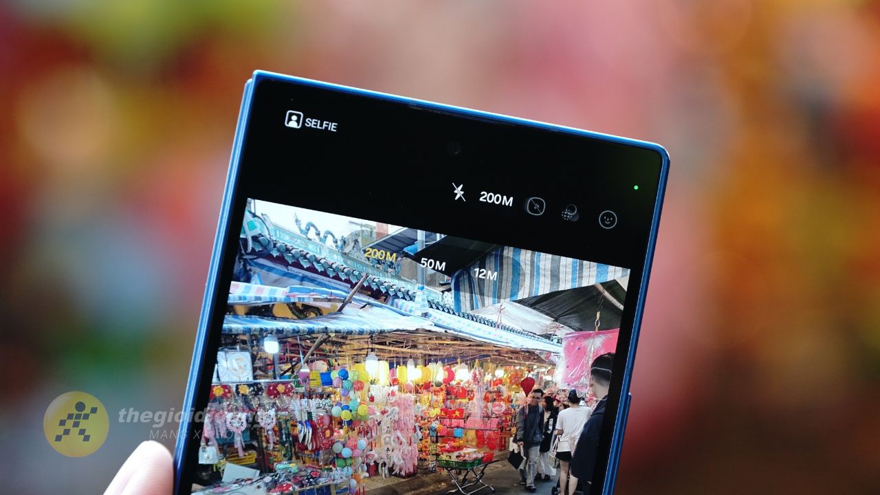 Xuống đường dạo phố, “Gập mở khoảnh khắc nào nhiệt” cùng Samsung Galaxy Z Fold7