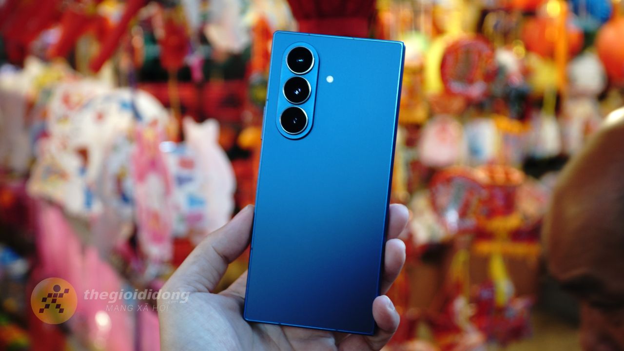 Xuống đường dạo phố, “Gập mở khoảnh khắc nào nhiệt” cùng Samsung Galaxy Z Fold7