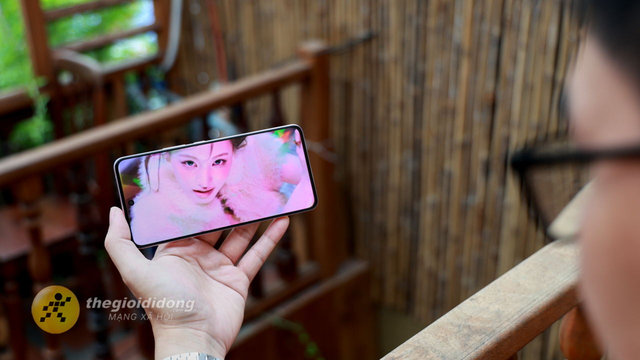Trên Tay Vivo V60 Lite 5G: Thiết Kế Đẹp, Vi Xử Lý Mediatek Dimensity 7360, Pin Lớn 6.500 Mah Trên Tay Vivo V60 Lite 5G: Thiết Kế Đẹp, Vi Xử Lý Mediatek Dimensity 7360, Pin Lớn 6.500 Mah