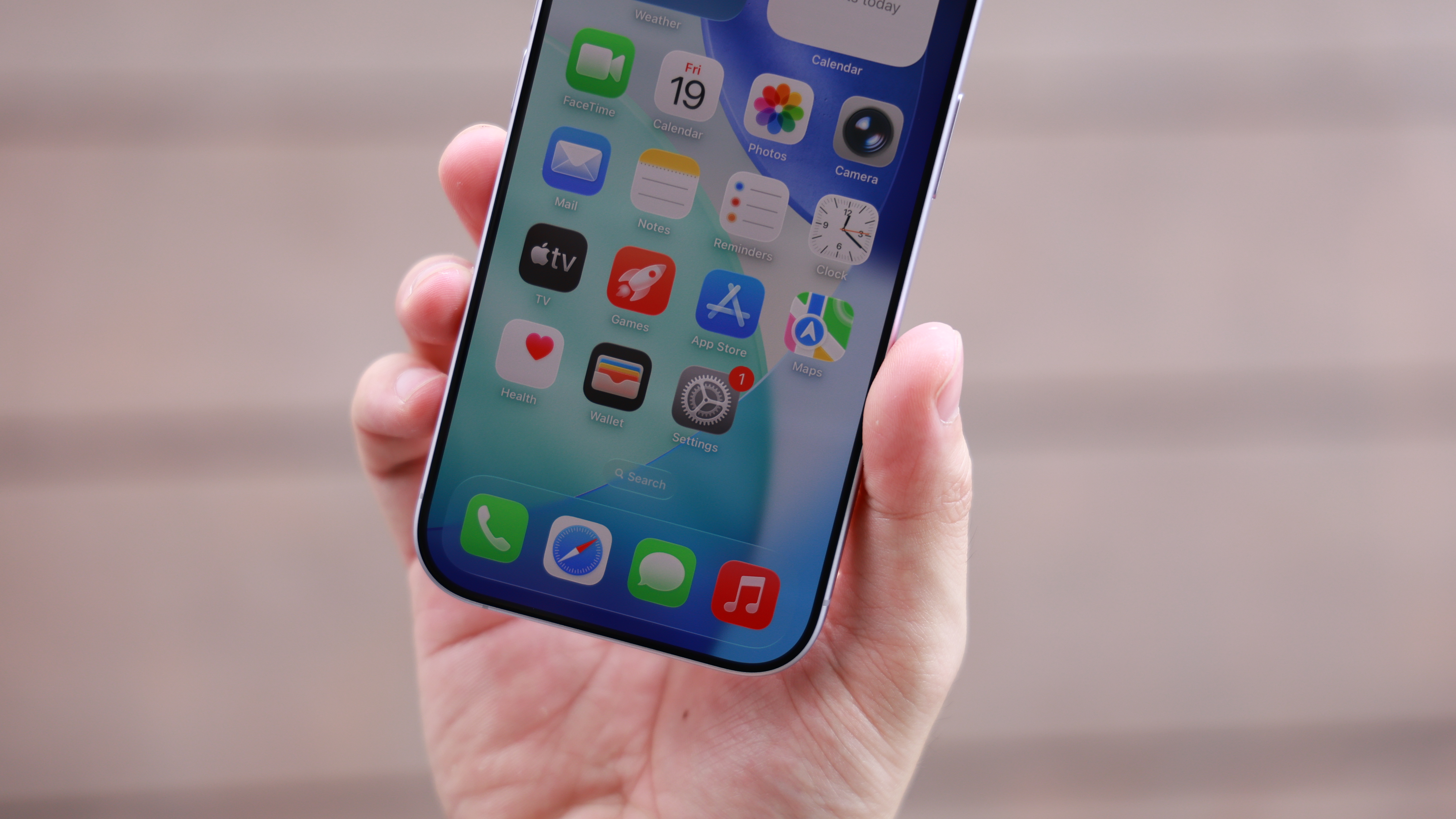 Cách chuyển tiện ích xuống dưới màn hình khóa iPhone