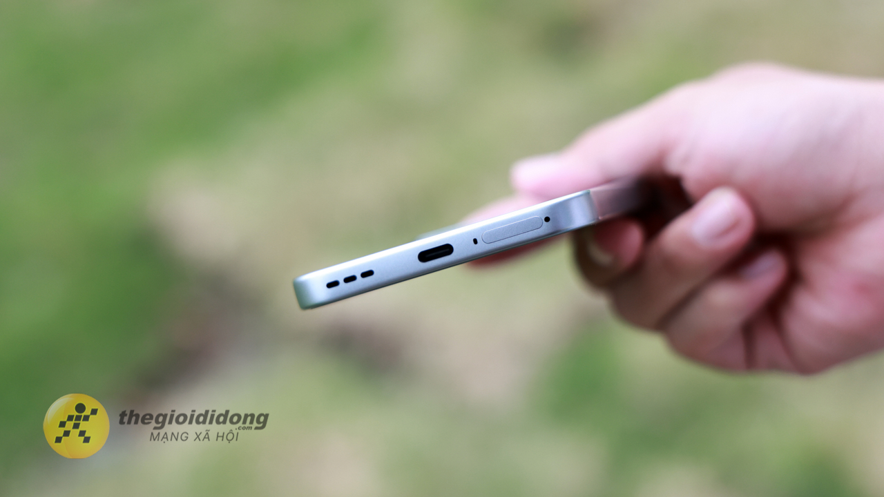 Trên Tay Oppo A6 Pro: Thiết Kế Nhỏ Gọn, Màn Hình Amoled, Pin 7000 Mah Trên Tay Oppo A6 Pro: Thiết Kế Nhỏ Gọn, Màn Hình Amoled, Pin 7000 Mah