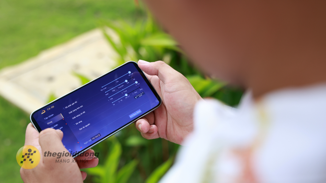Trên Tay Oppo A6 Pro: Thiết Kế Nhỏ Gọn, Màn Hình Amoled, Pin 7000 Mah Trên Tay Oppo A6 Pro: Thiết Kế Nhỏ Gọn, Màn Hình Amoled, Pin 7000 Mah