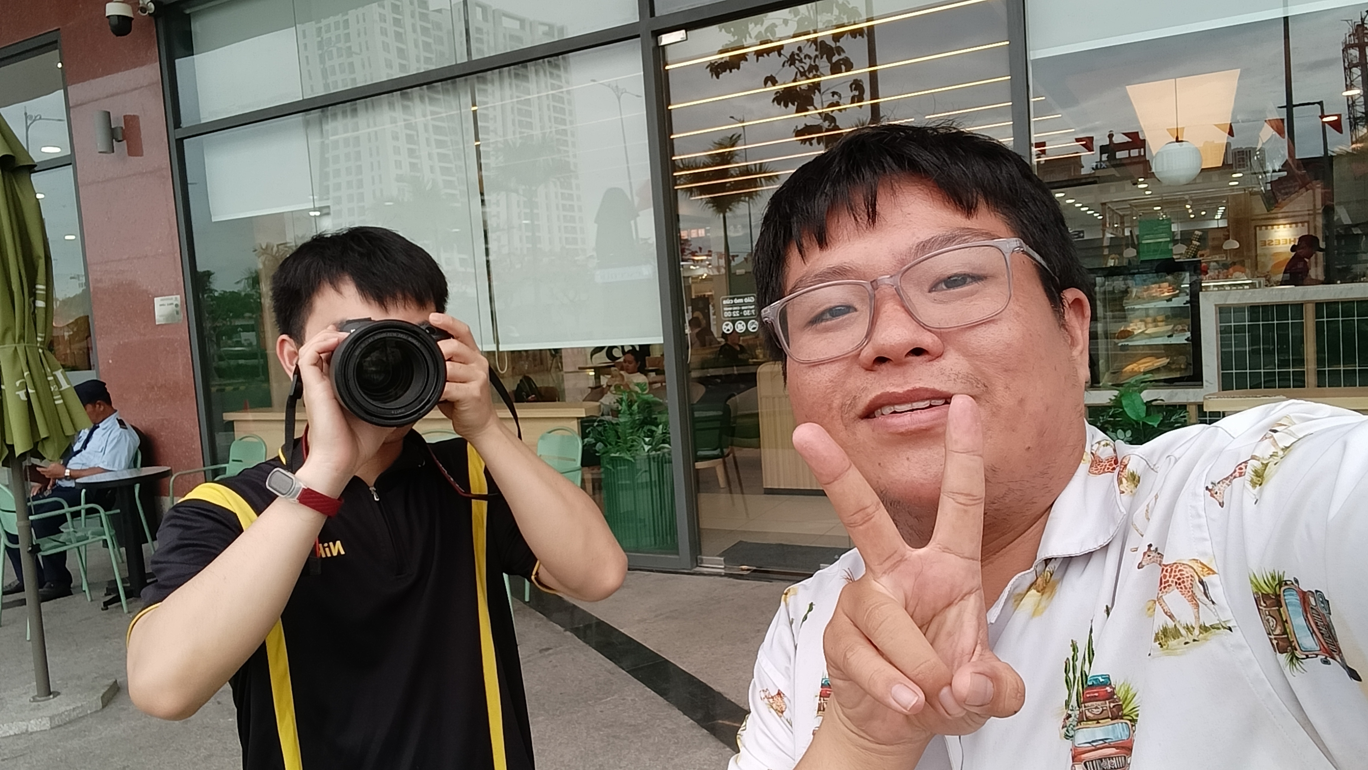 Trên Tay Oppo A6 Pro 5G: Thiết Kế Mới, Màn Amoled, Chip Dimensity 6300 Trên Tay Oppo A6 Pro 5G: Thiết Kế Mới, Màn Amoled, Chip Dimensity 6300
