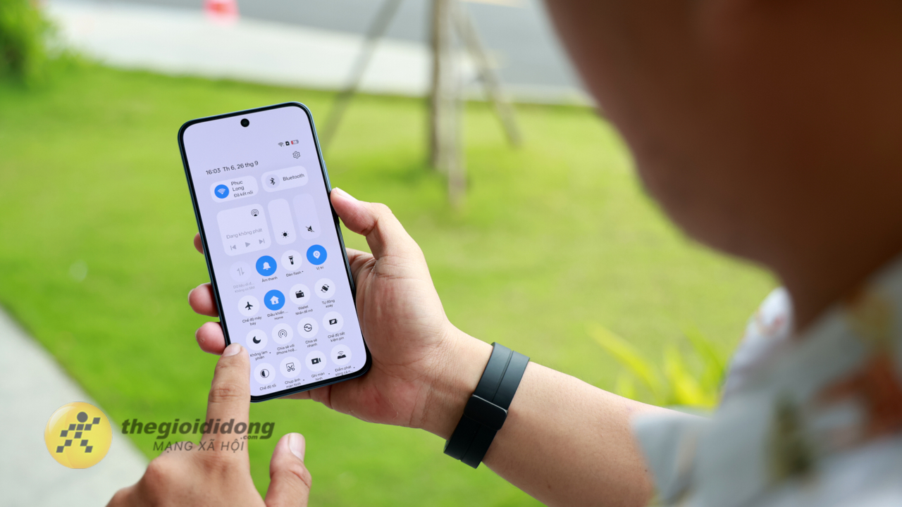 Trên Tay Oppo A6 Pro 5G: Thiết Kế Mới, Màn Amoled, Chip Dimensity 6300 Trên Tay Oppo A6 Pro 5G: Thiết Kế Mới, Màn Amoled, Chip Dimensity 6300