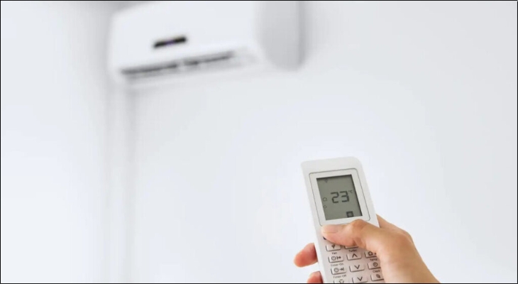 Bạn có thể dùng remote đa năng hoặc tương thích để thay thế khi remote chính hãng bị mất hoặc hỏng