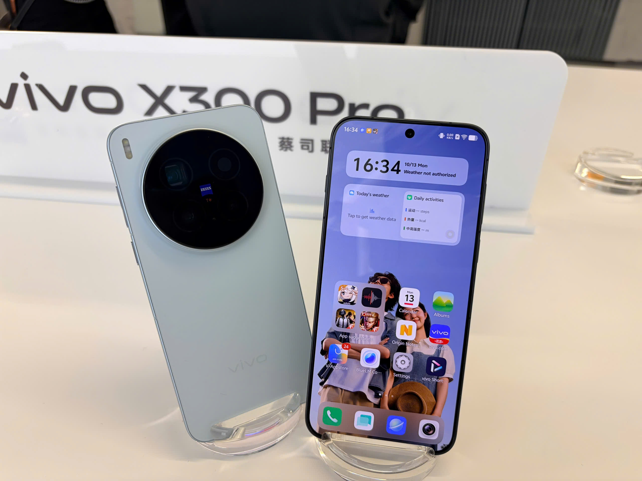 Trên Tay Vivo X300 Pro: Camera Tiềm Vọng 200 Mp, Chip Dimensity 9500 Trên Tay Vivo X300 Pro: Camera Tiềm Vọng 200 Mp, Chip Dimensity 9500