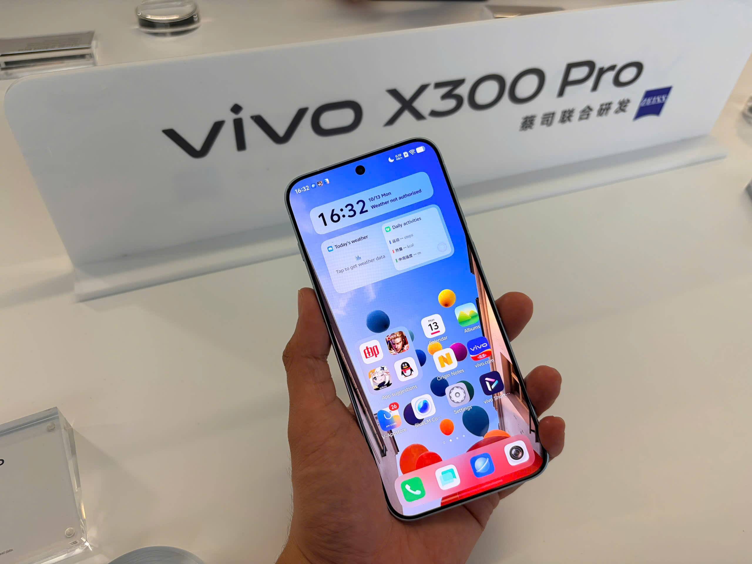 Trên Tay Vivo X300 Pro: Camera Tiềm Vọng 200 Mp, Chip Dimensity 9500 Trên Tay Vivo X300 Pro: Camera Tiềm Vọng 200 Mp, Chip Dimensity 9500