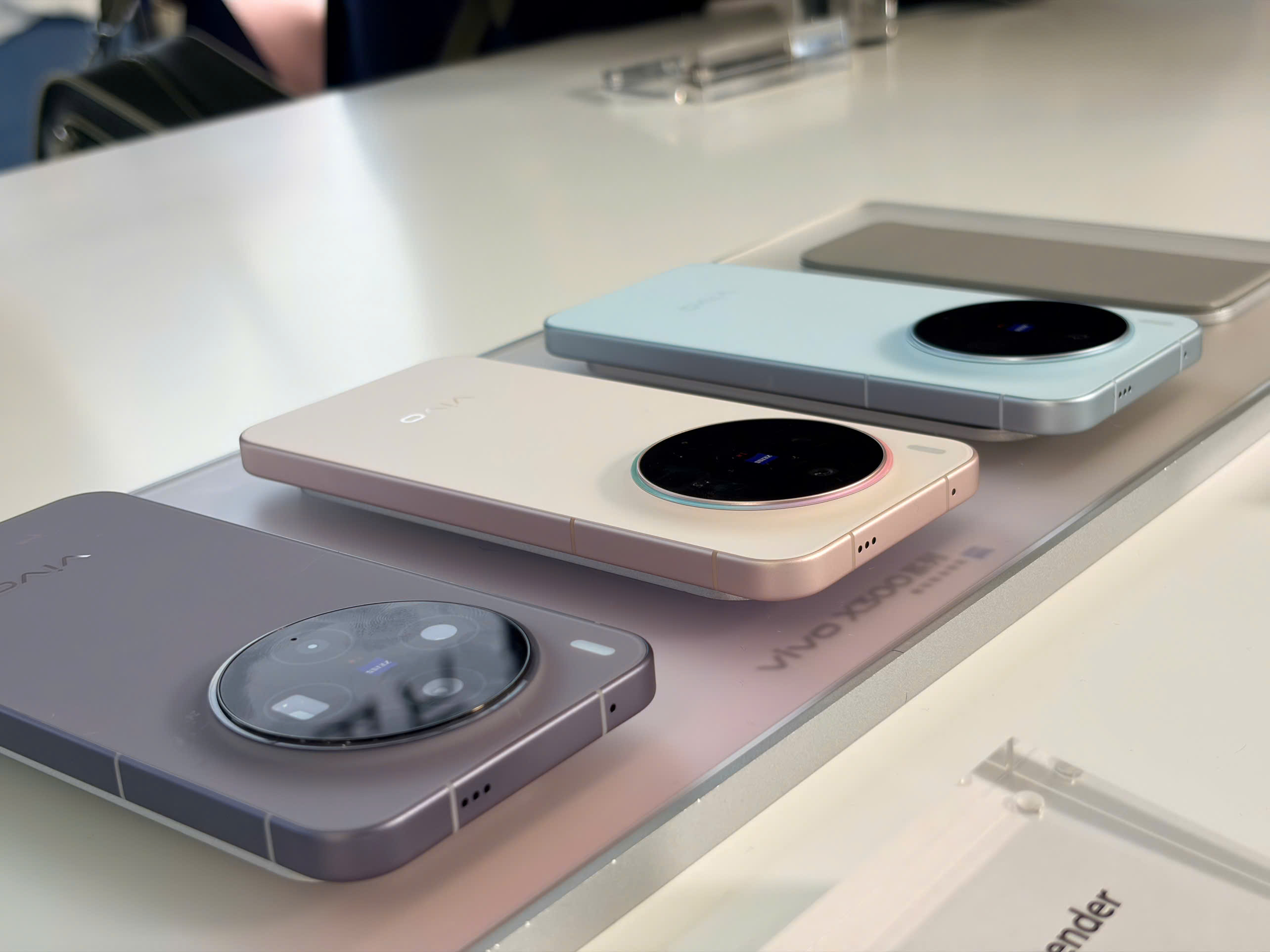 Trên Tay Vivo X300 Pro: Camera Tiềm Vọng 200 Mp, Chip Dimensity 9500 Trên Tay Vivo X300 Pro: Camera Tiềm Vọng 200 Mp, Chip Dimensity 9500