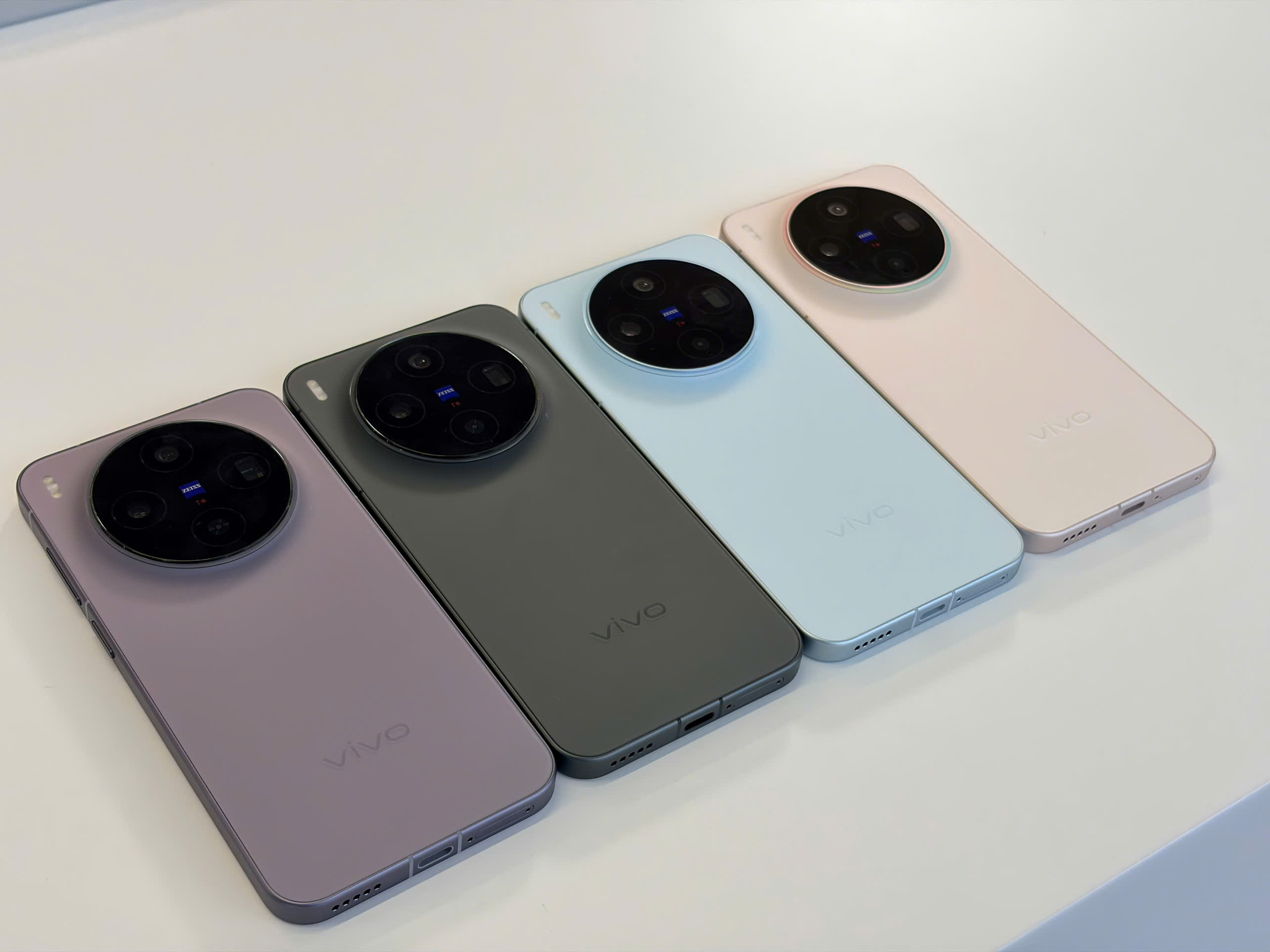 Trên Tay Vivo X300 Pro: Camera Tiềm Vọng 200 Mp, Chip Dimensity 9500 Trên Tay Vivo X300 Pro: Camera Tiềm Vọng 200 Mp, Chip Dimensity 9500