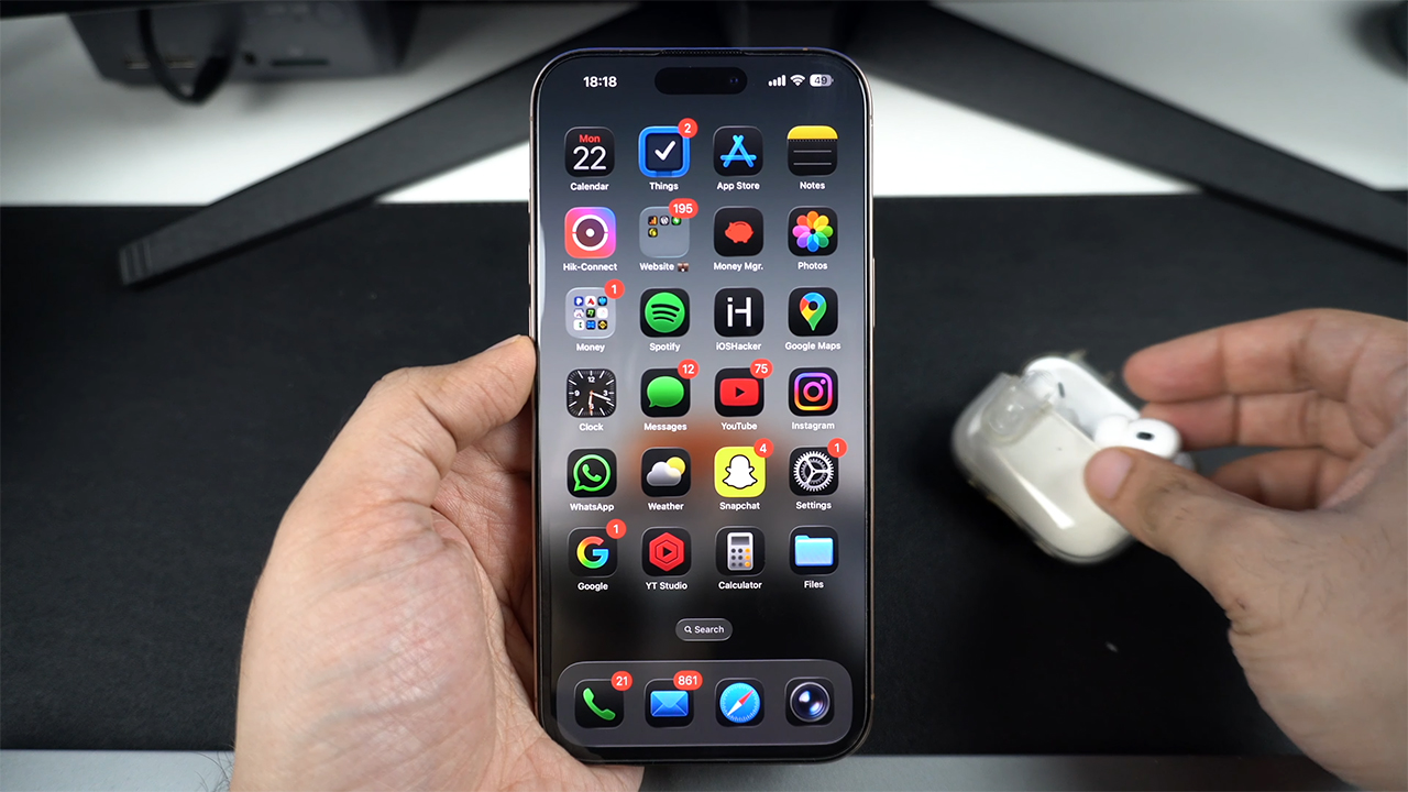 Cách dùng AirPods làm micro thu âm trên iOS 26