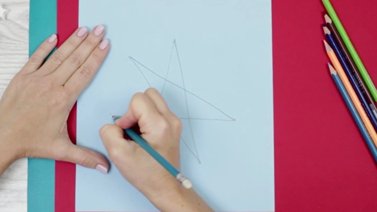 Bước 1: Vẽ khung ngôi sao