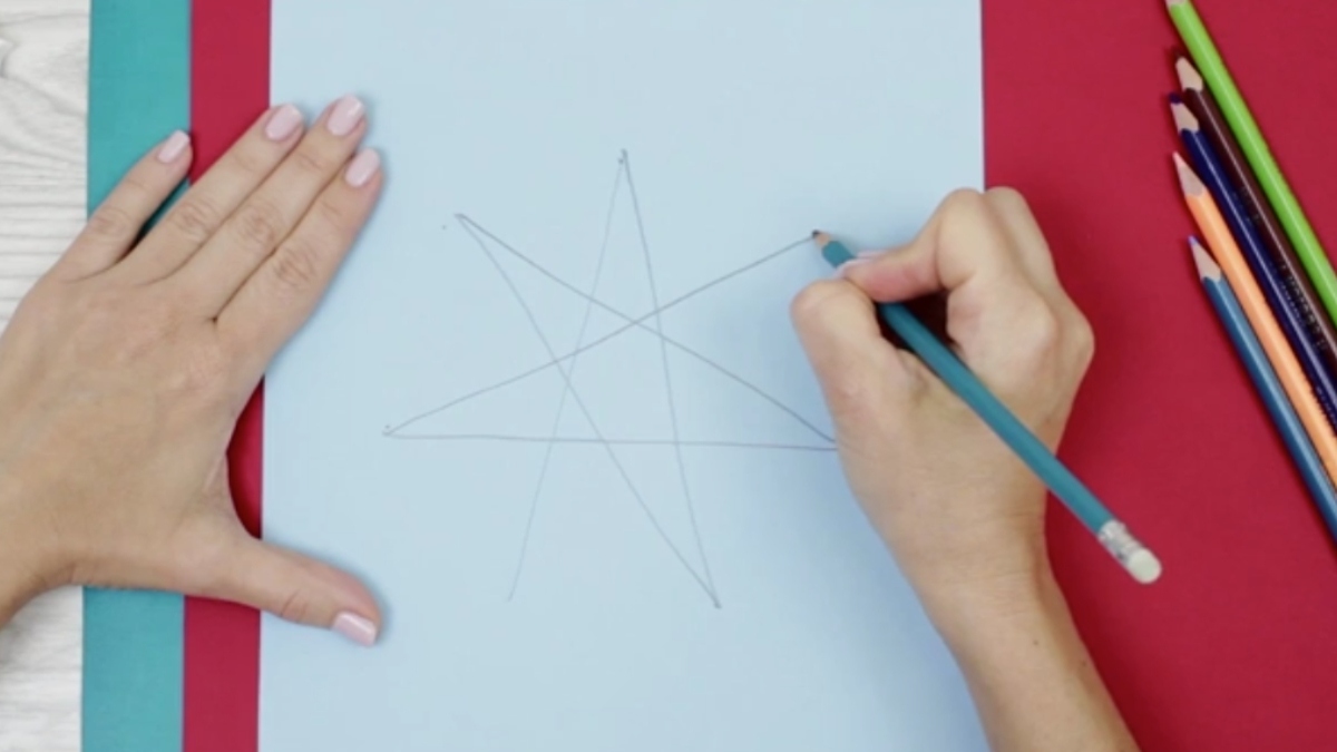 Bước 1: Vẽ khung ngôi sao